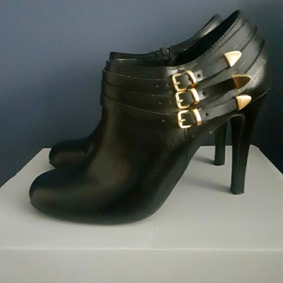 Fioni Black Leather Ankle Booties - Picture 2 of 5